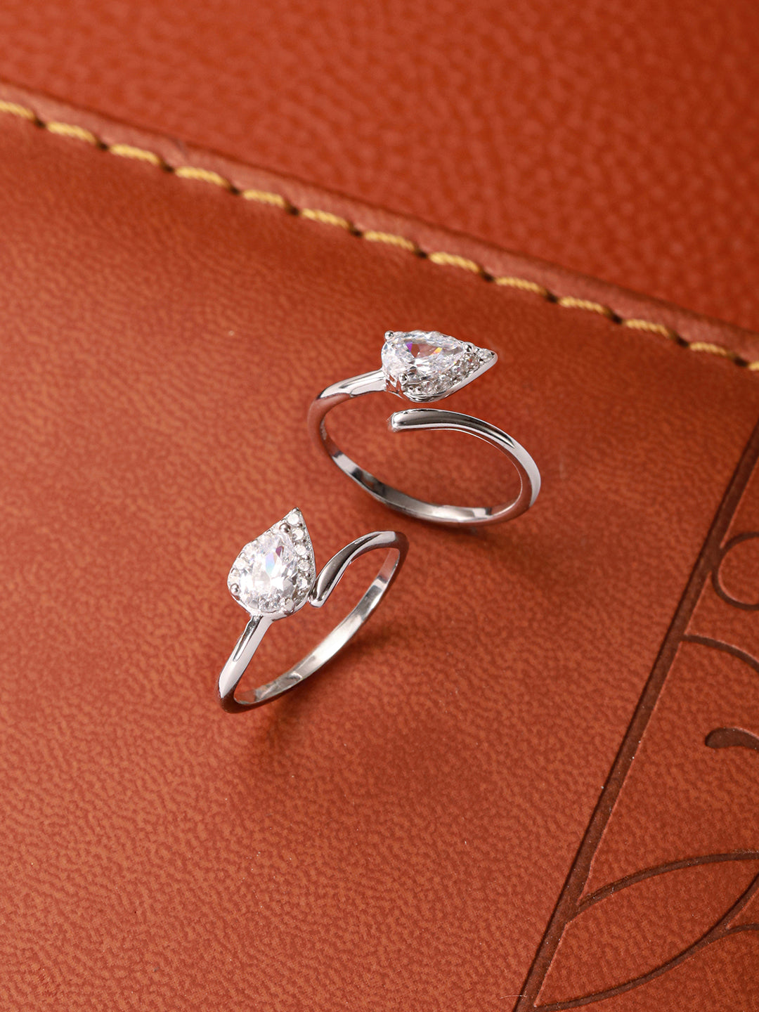 925 Sterling Silver  AD Studded Minimal Leafy Toe Ring